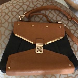 Super looking contrast bag -